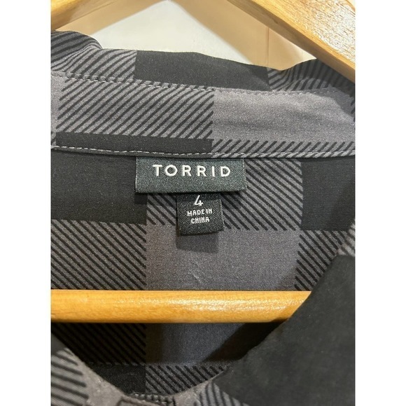 Torrid Buffalo Check Black Gray Long Sleeve Boho Shirt 4 Button Front Indie Blk - Picture 6 of 14